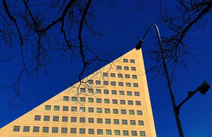 "Street Lamp" | Zhu Wenyu (China)