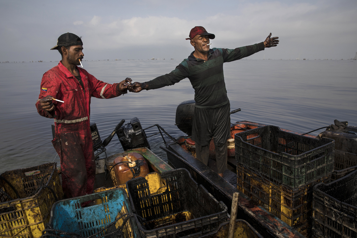 Rodrigo Abd - Fishing in Oli